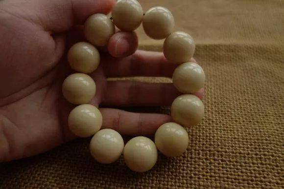什么是象牙果？象牙果饰品如何把玩和养护？