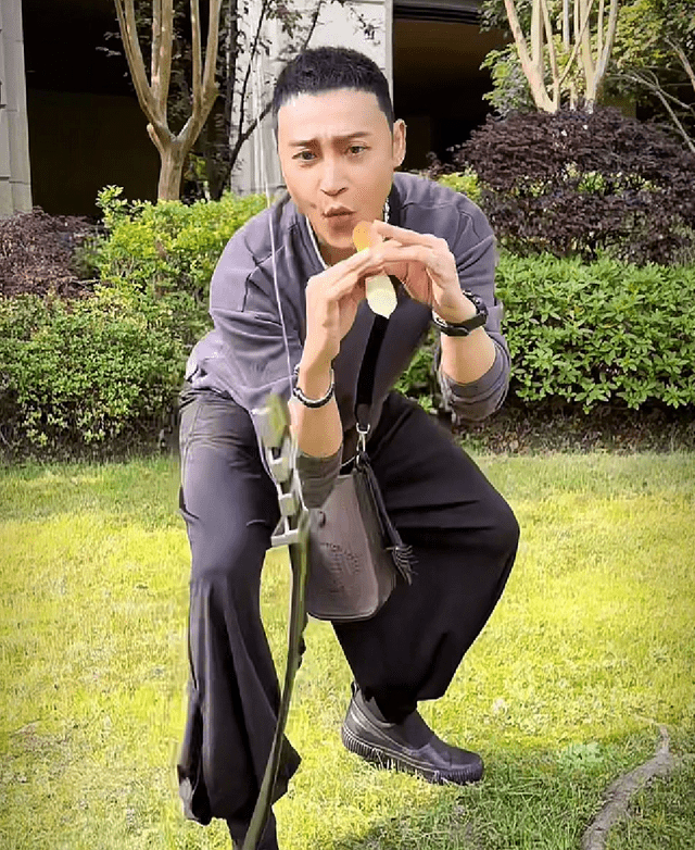 51岁的陈志朋骨瘦干柴，突然暴瘦让人倍感心疼！