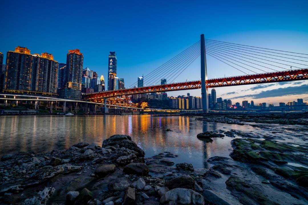 江湖事情江湖了，江湖儿女江湖老！重庆——翻滚在火锅里的江湖气