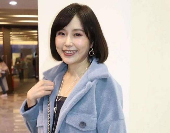 女星为爱付出太暖心，狂砸12万台币助男友漂亮，天天为他泡奶昔
