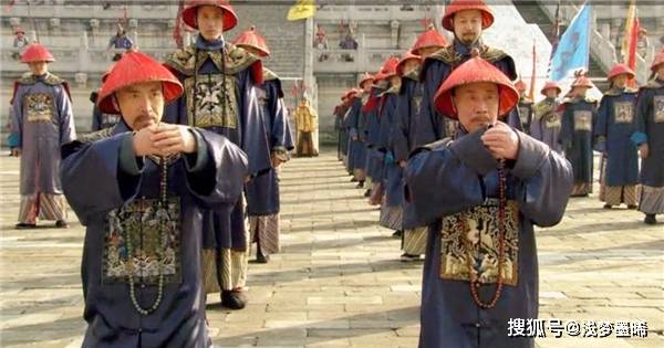 清朝官员退休工资每年是50两白银，换算成现在的人民币值多少？