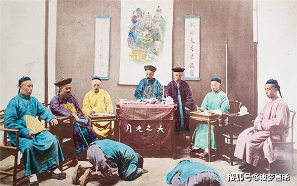 清朝官员退休工资每年是50两白银，换算成现在的人民币值多少？
