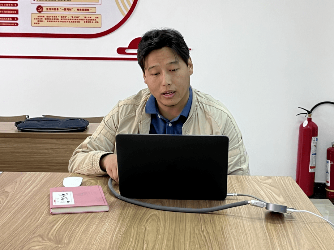 省民族语影视译制中心党支部开展主题教育读书分享会主题党日活动