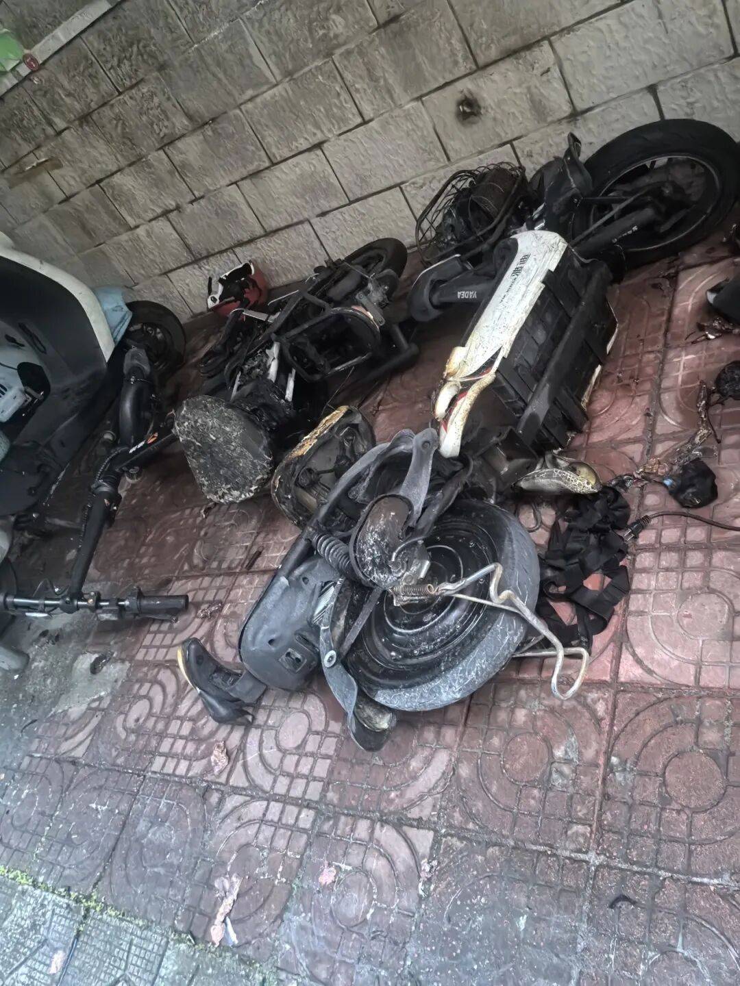 深圳一小区电动车管理引担忧，部门责令整改后，记者实探