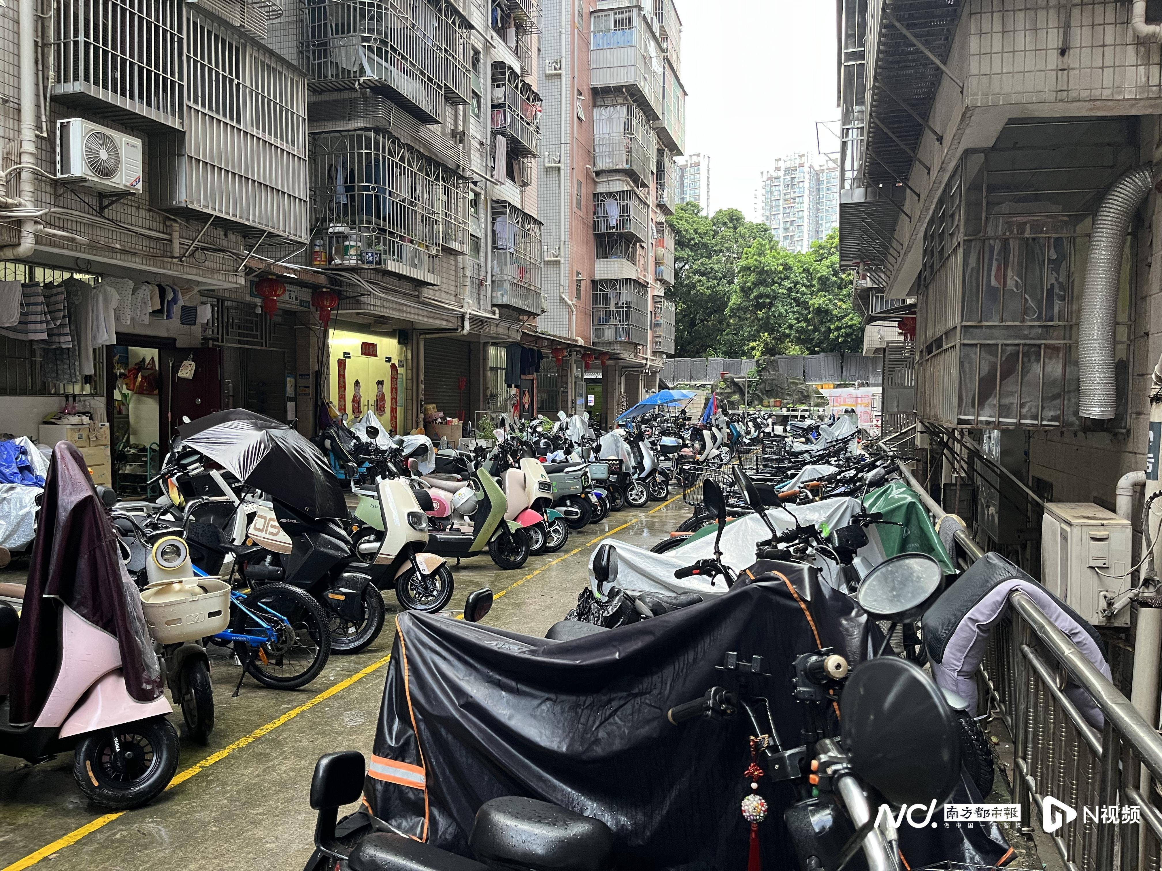 深圳一小区电动车管理引担忧，部门责令整改后，记者实探