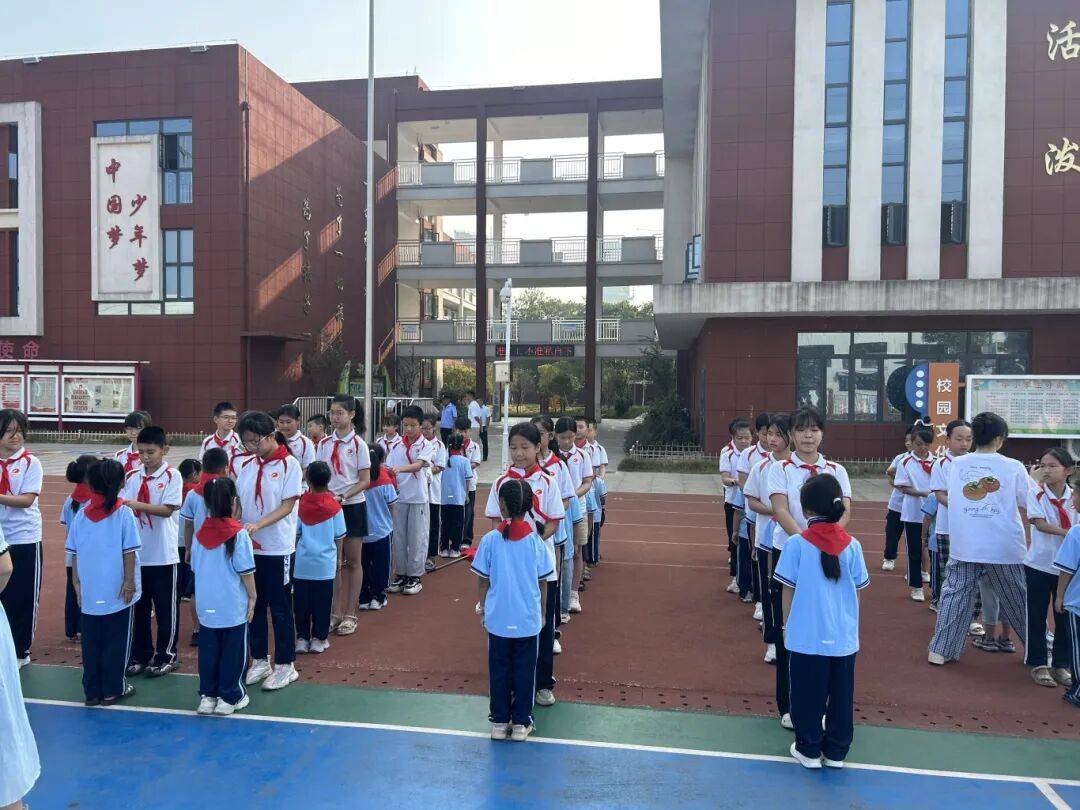 我县各级少先队组织开展“强国复兴有我 争当新时代好少年”建队日主题活动