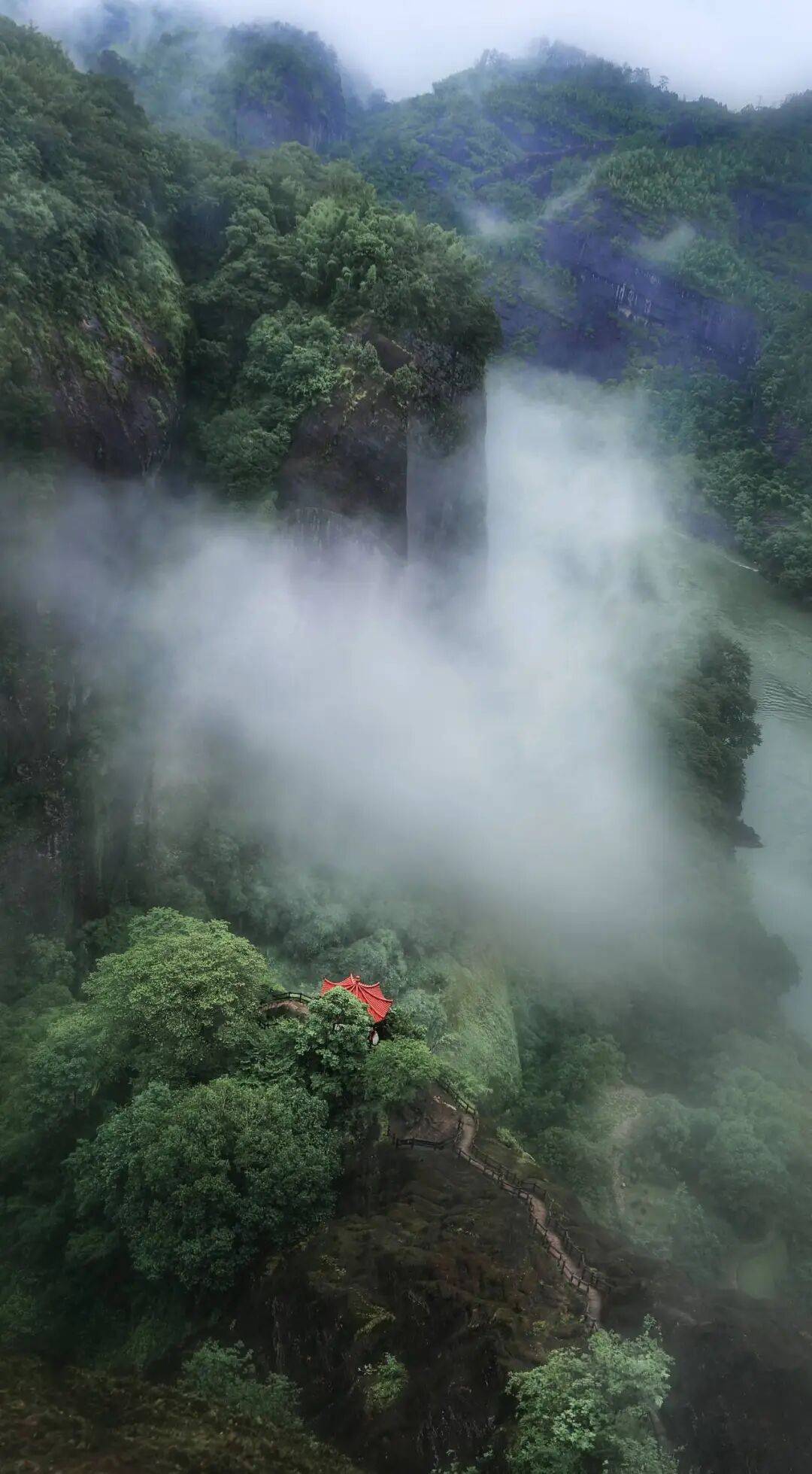 为什么年轻人迷上了爬山？ | 秋高气爽，是时候出发了→