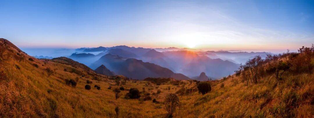 为什么年轻人迷上了爬山？ | 秋高气爽，是时候出发了→