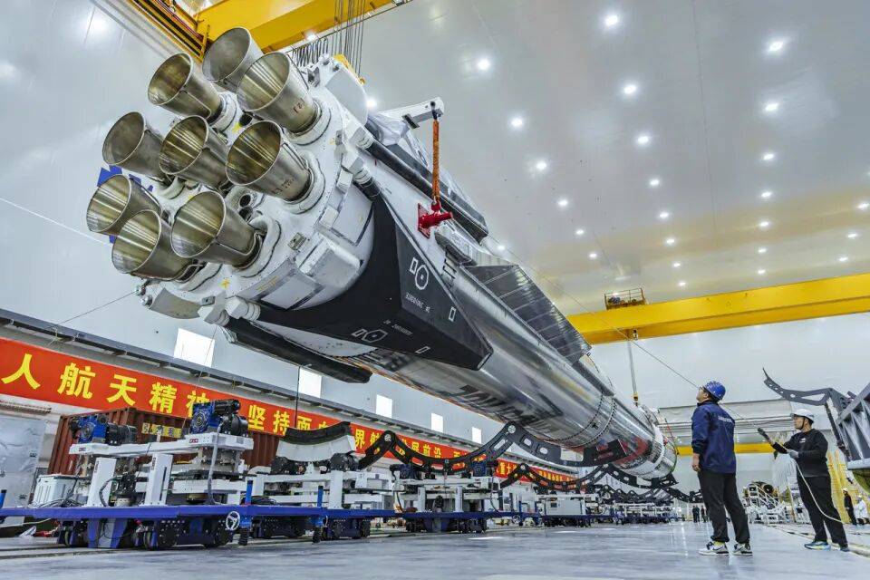 马斯克点评即将首飞的中国火箭朱雀三号,“能够击败猎鹰9号”;当天A股航天板块大涨