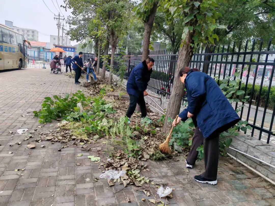齐心协力清死角,洁净场站暖旅途