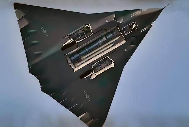 “歼-36”二号机曝光,多个设计被调整,中美六代机进展高下立判