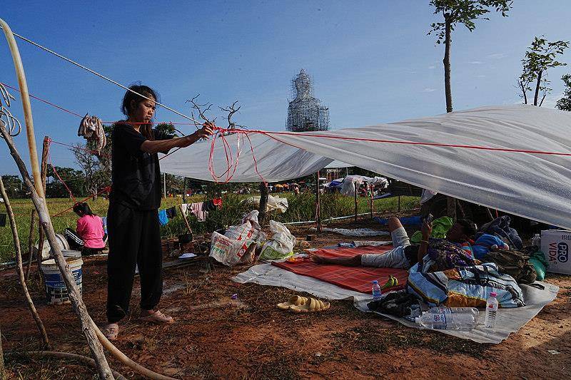 泰柬冲突已致柬12名平民死亡,40万人流离失所