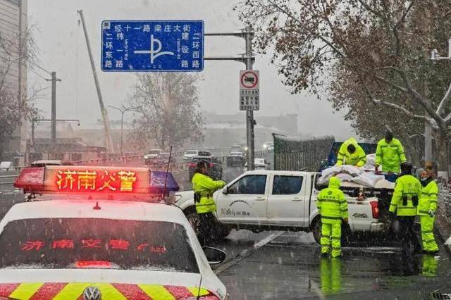 外交部发言人毛宁点赞山东德州交警!