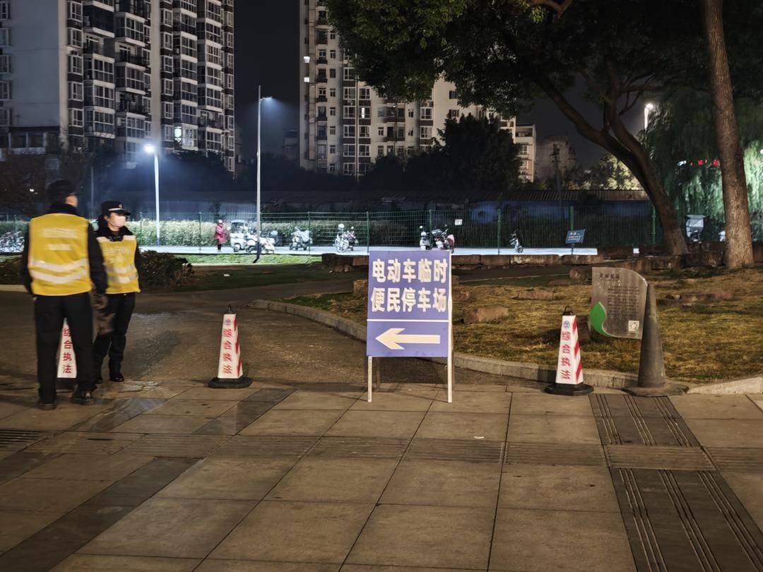 成都地铁2号线东段停运，通勤压力如何缓解？记者早高峰探访接驳点