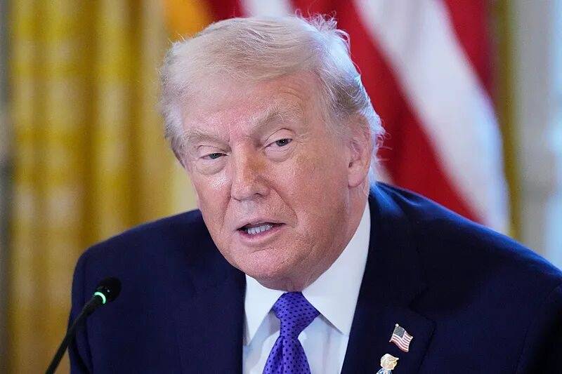 特朗普：格陵兰岛仅靠狗拉雪橇进行防卫，美国无论如何都要拿下格陵兰岛